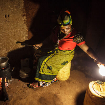 woman cooking with nighlamp
